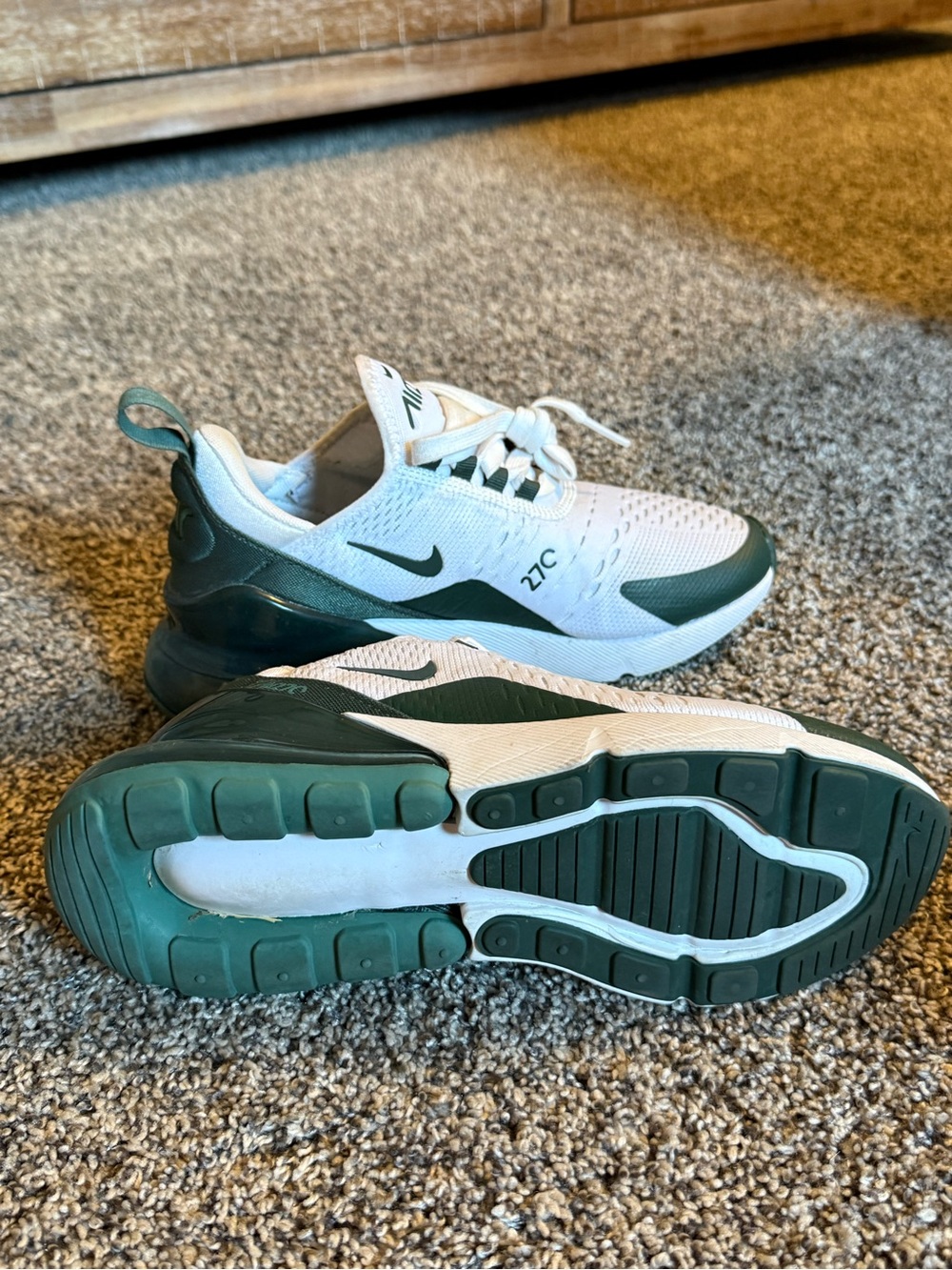 Nike Air Max 270 White and Forest Green Women’s 7 - Picture 2 of 6